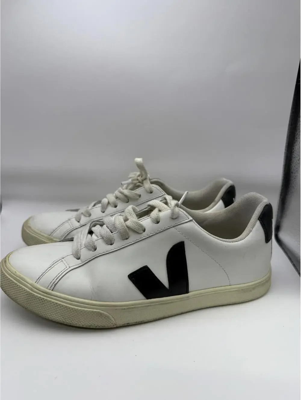 Veja White and Black Leather Sneakers Women's 5 Eu 36